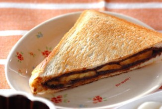 Шоколадный сэндвич с бананом