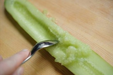 Пикантный салат из огурцов - приготовление