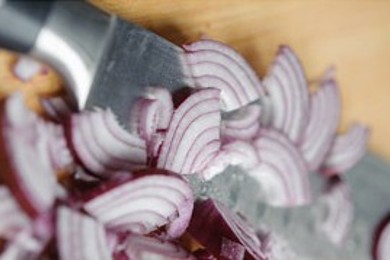 Пикантный салат из огурцов - приготовление