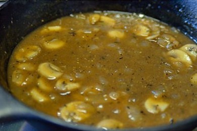 Стейк в грибном соусе - приготовление