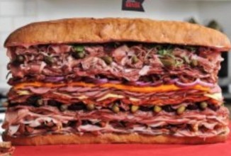 В Великобритании приготовили бутерброд, съесть который можно за 10 часов