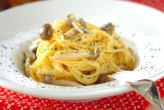 Паста под сливочным соусом с гребешками