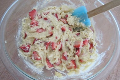 Кексы с йогуртом и клубникой - приготовление