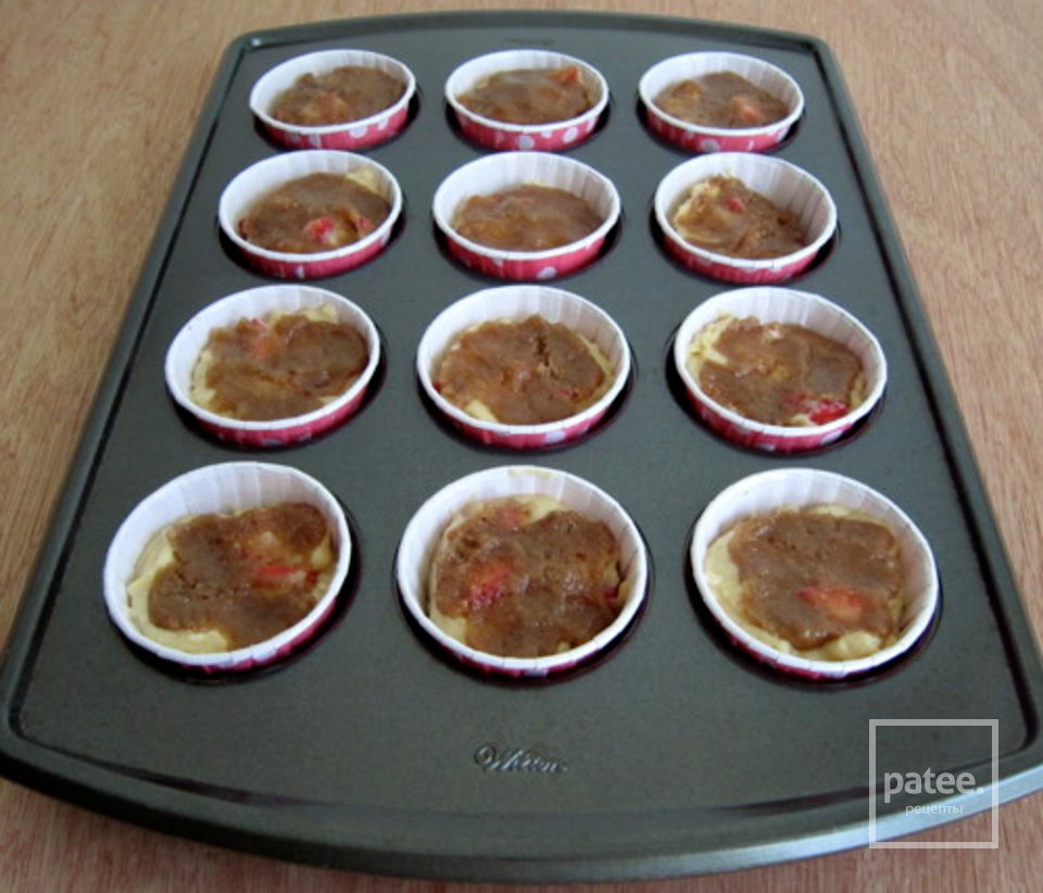 Кексы с йогуртом и клубникой - Шаг 6