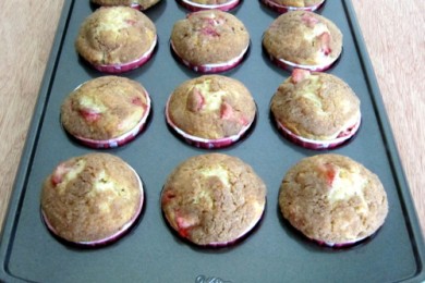 Кексы с йогуртом и клубникой - приготовление