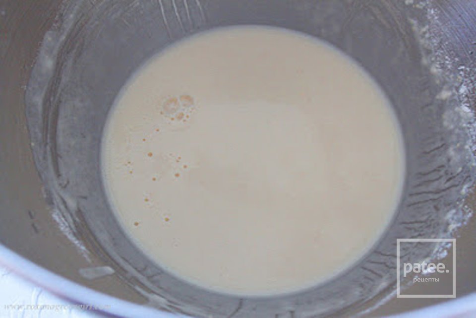 Лепешка с виноградом и изюмом - Шаг 1