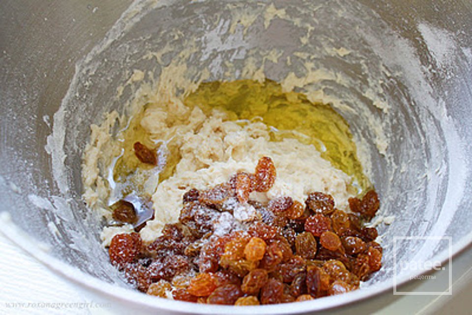 Лепешка с виноградом и изюмом - Шаг 3