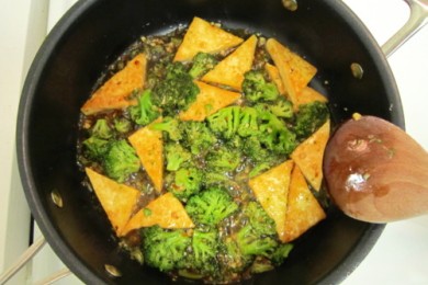 Жареные брокколи с тофу - приготовление