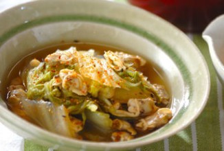 Тушеная китайская капуста с мидиями