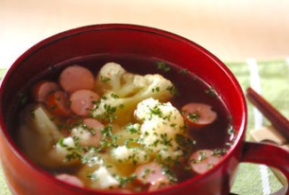 Суп из цветной капусты с колбасками