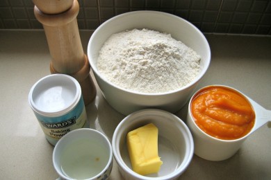 Пончики с соусом пебре и сладким сиропом - приготовление