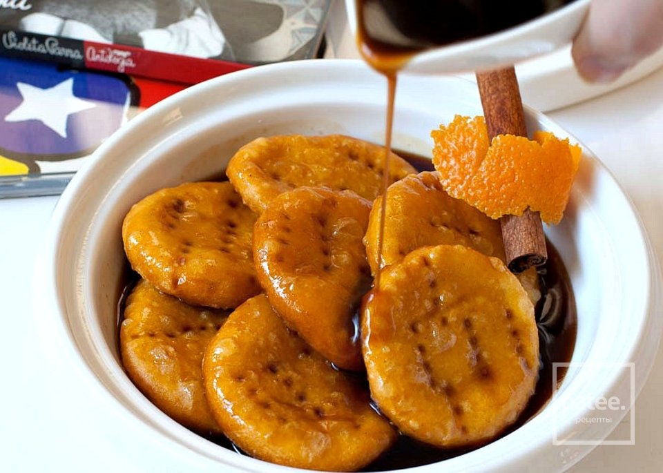 Пончики с соусом пебре и сладким сиропом - Шаг 6