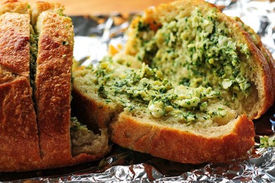 Рецепт Чесночный хлеб с артишоками и сыром фета