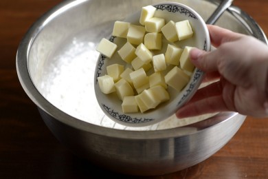 Пирог с зеленым луком, беконом и сыром Чеддер - приготовление