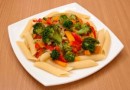 Пенне с болгарским перцем и брокколи