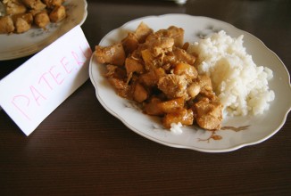 Курица с ананасами