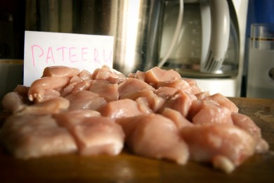 Курица с ананасами - приготовление