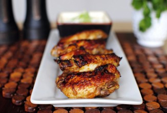 Крылышки в апельсиновой глазури  с соусом из кинзы