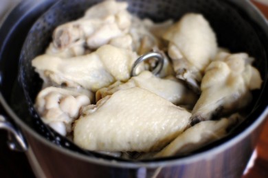 Крылышки в апельсиновой глазури  с соусом из кинзы - приготовление