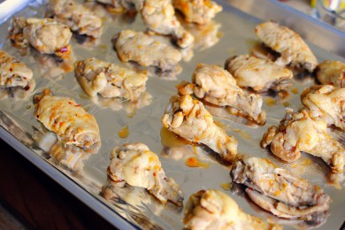 Крылышки в апельсиновой глазури  с соусом из кинзы - приготовление