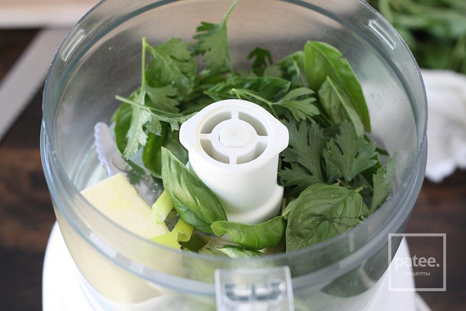 Чесночный хлеб со сливочным маслом и базиликом - Шаг 1