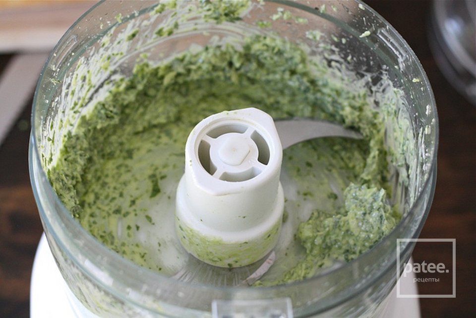 Чесночный хлеб со сливочным маслом и базиликом - Шаг 2