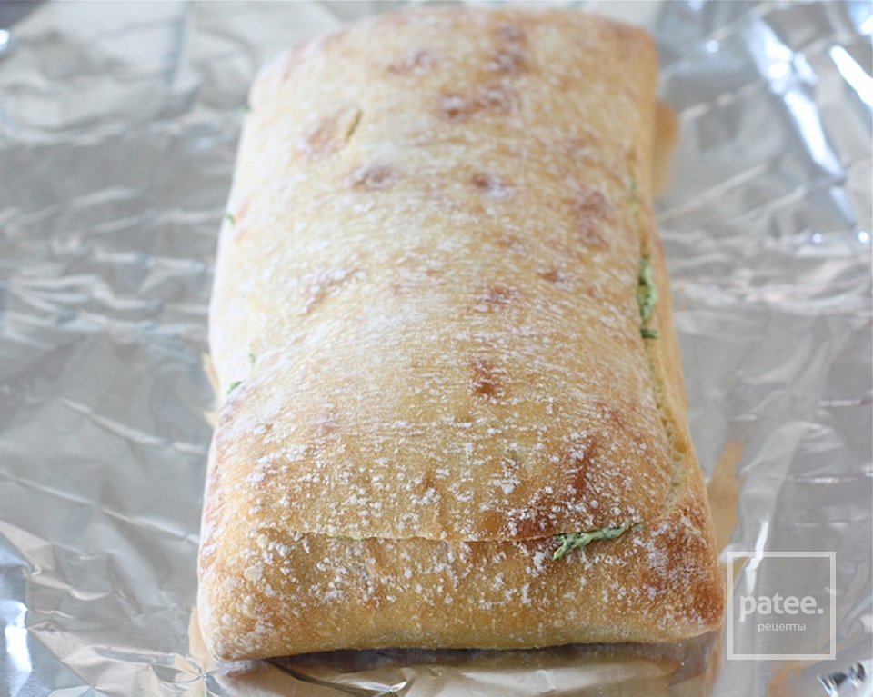 Чесночный хлеб со сливочным маслом и базиликом - Шаг 6