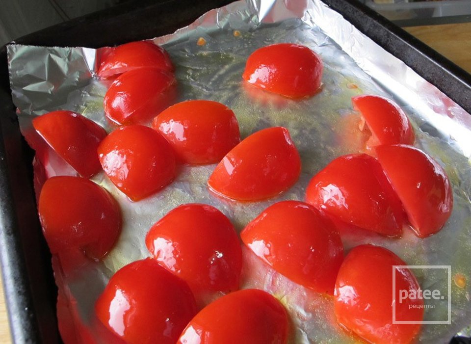 Спагетти с томатами и оливками - Шаг 1