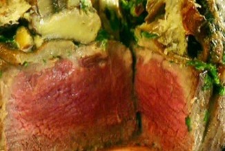 Говядина с запечеными грибами