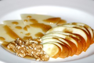 Пекорино с медом, розмарином и грецкими орехами