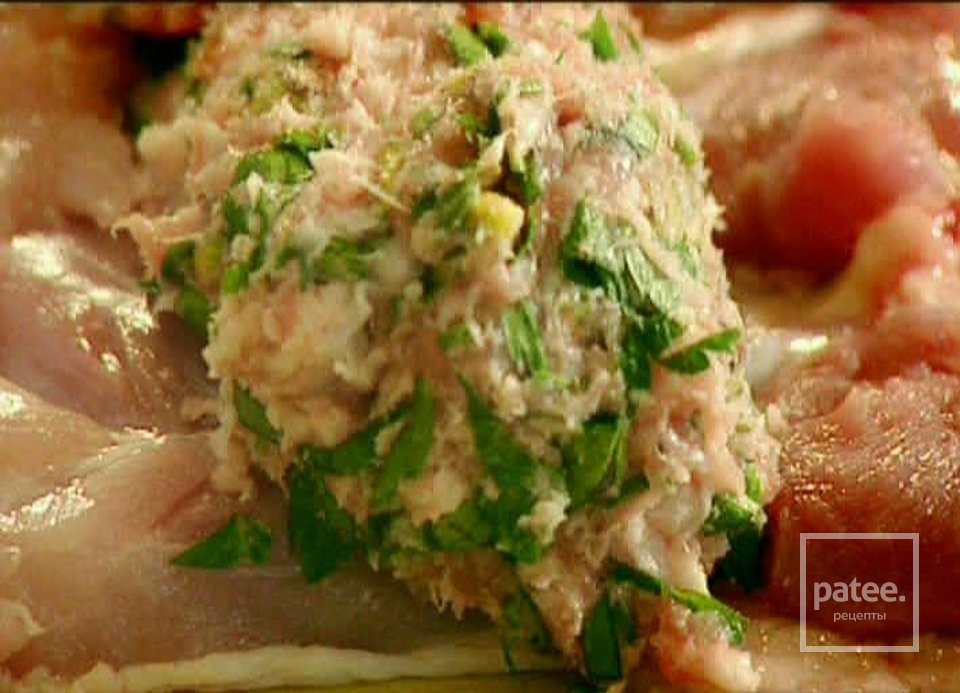 Куриный ролл со свининой и фисташками - Шаг 2