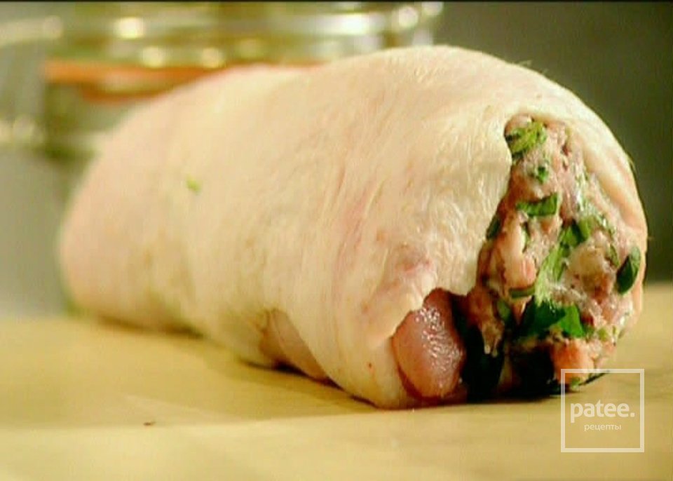 Куриный ролл со свининой и фисташками - Шаг 3