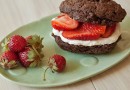 Шоколадно-клубничное пирожное