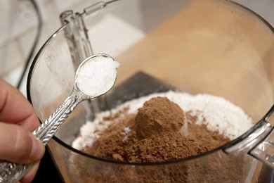 Шоколадно-клубничное пирожное - приготовление