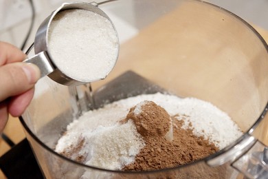 Шоколадно-клубничное пирожное - приготовление