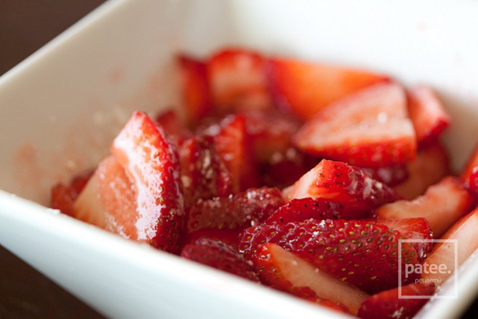 Шоколадно-клубничное пирожное - Шаг 6