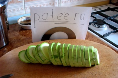 Запеканка с рыбой и кабачками - приготовление