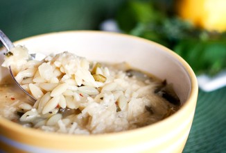 Суп со шпинатом, лимоном и макаронами орзо