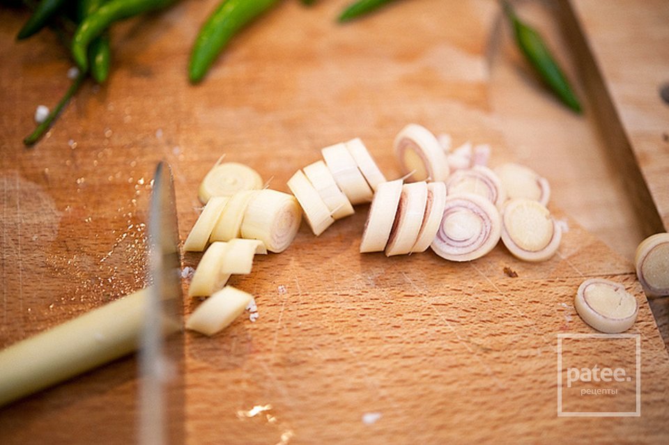 Тайский кокосовый суп с креветками - Шаг 1