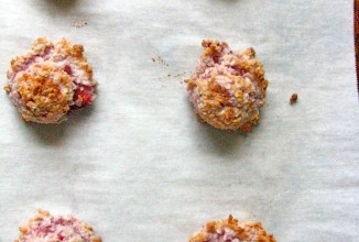 Печенье с клубникой и кокосом