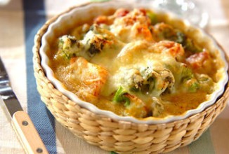 Запеканка из брокколи с курицей и кукурузой