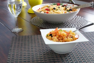 Салат с вялеными помидорами и макаронами