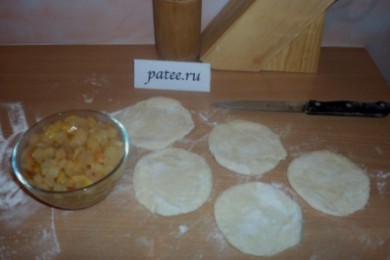 Пирожки с яблоками - приготовление