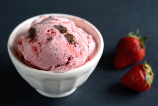 Клубничное мороженое