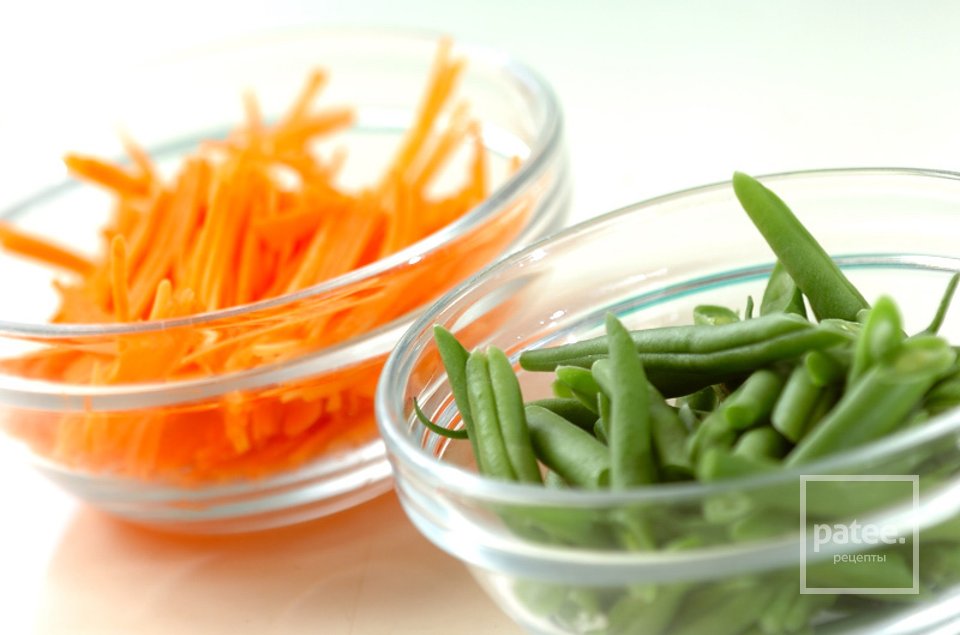 Салат из зеленой фасоли с морковью - Шаг 1