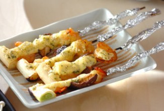 Шашлык из креветок с зеленым луком