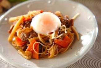 Лапша с мясным соусом