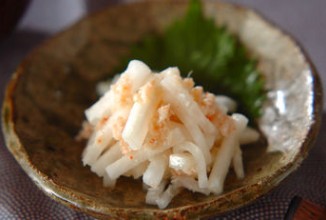 Салат из дайкона с крабом