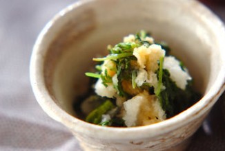 Зеленый салат из тертой репы