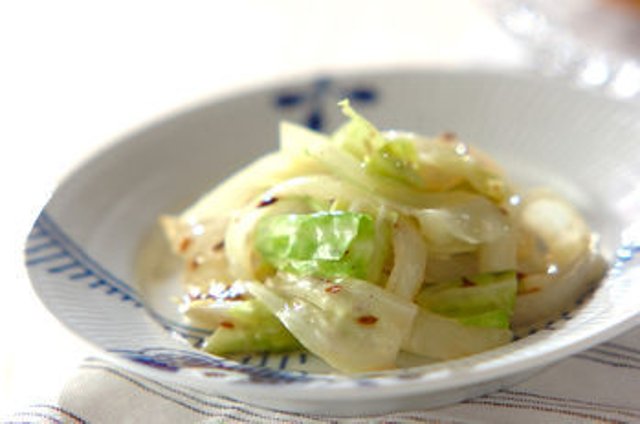 Салат из капусты с луком